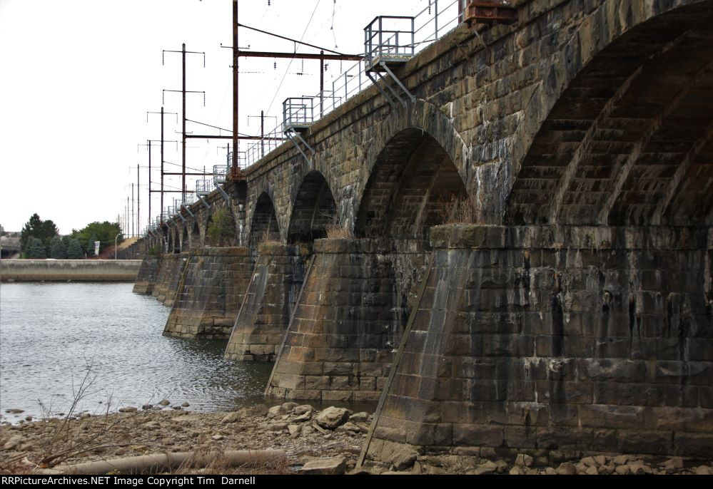 Tight angle of stone arch bridge over the Delaware River